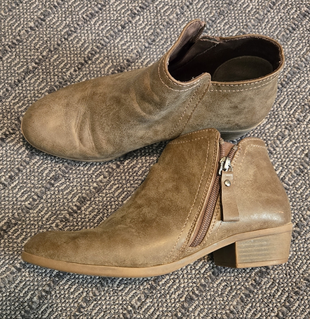 Lnwot Sz 8 Arizona Light Brown Ankle Boots. Perfect W Jeans!
